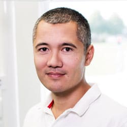 בנימין בן 75, משתף בחוויית הלמידה בקורס בינה מלאכותית למבוגרים.