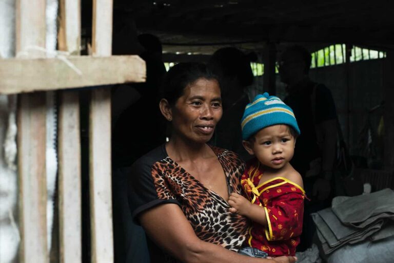 17 Signs You Work With Donation mark chaves 9322BcAazXM unsplash